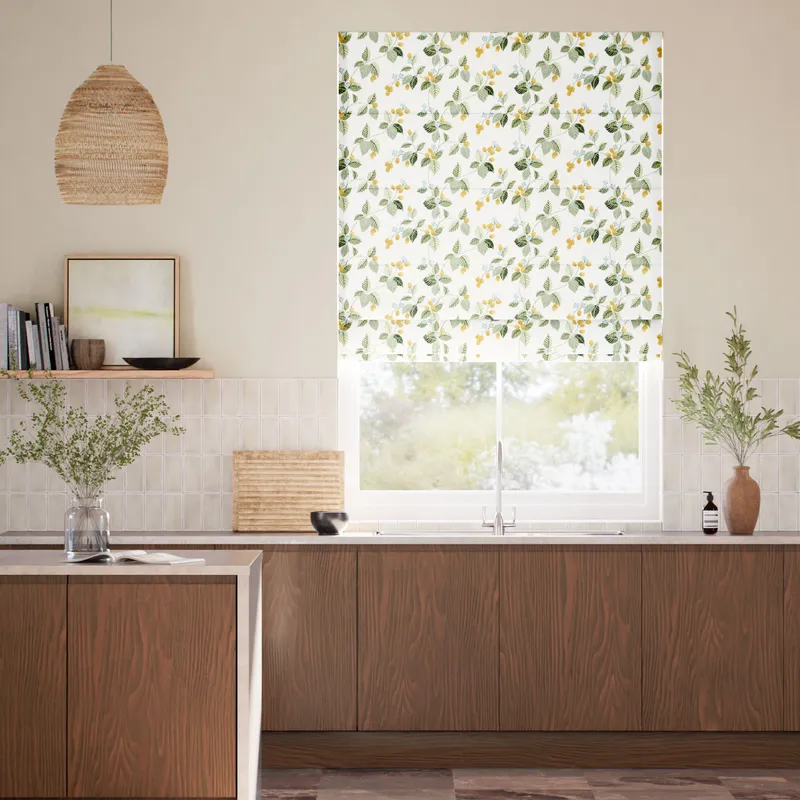 Rubus Traditional Green Roman Blind