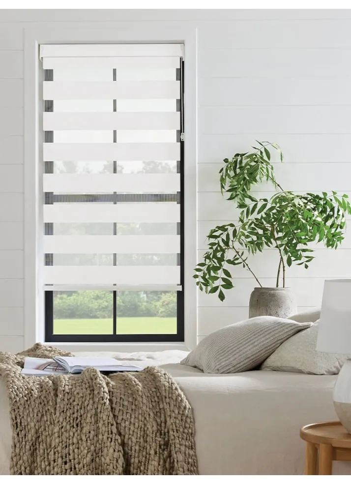 Petra White Vision Day And Night Blind